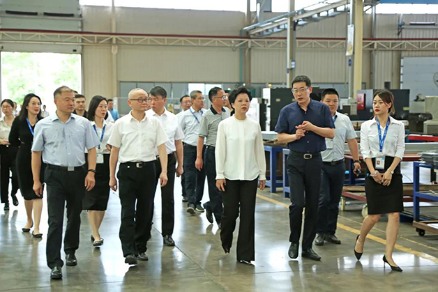 湘潭市委副書記、市政府黨組書記、市長(zhǎng)張迎春一行蒞臨威勝電氣調(diào)研指導(dǎo)